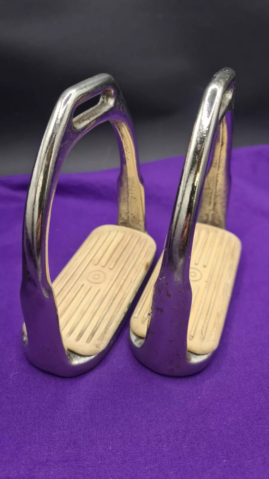 4.5" Metal Stirrups