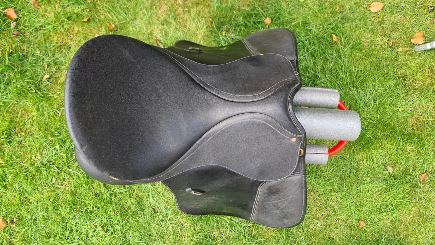 17.5" Wintec VSD Cair Adjustable Gullet Black Saddle