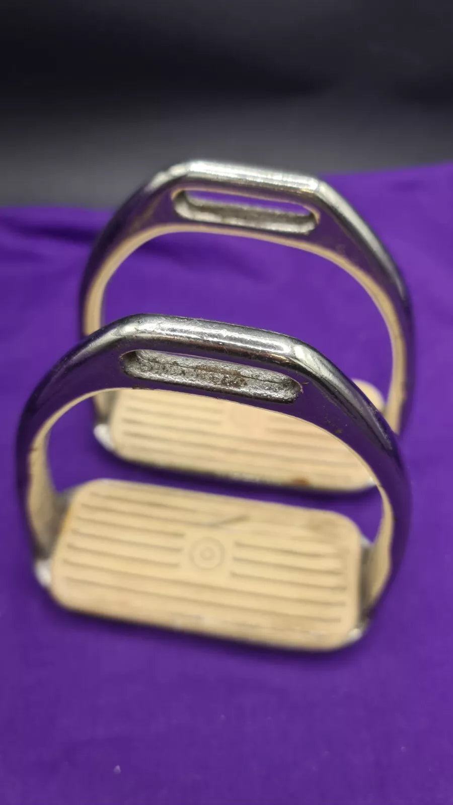 4.5" Metal Stirrups