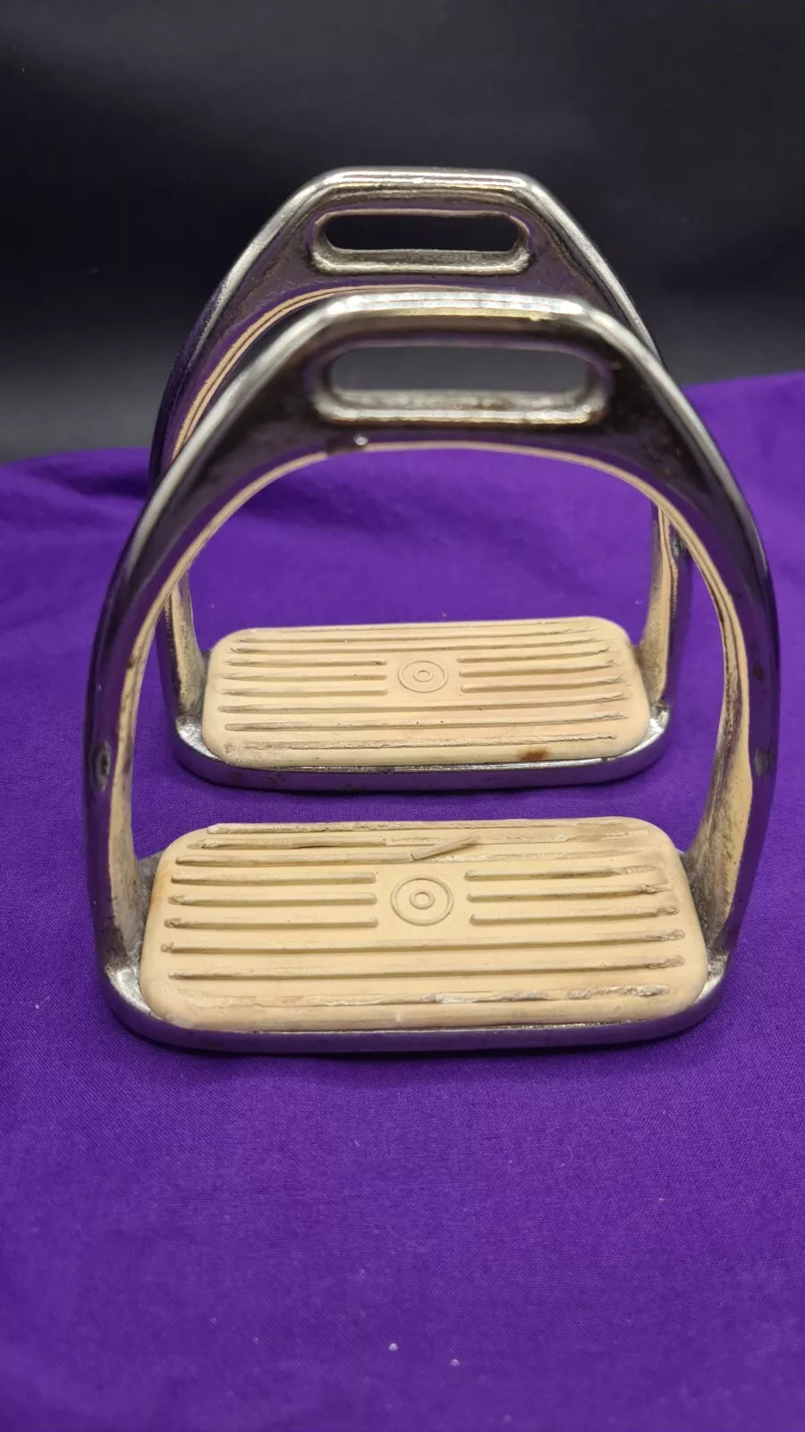 4.5" Metal Stirrups