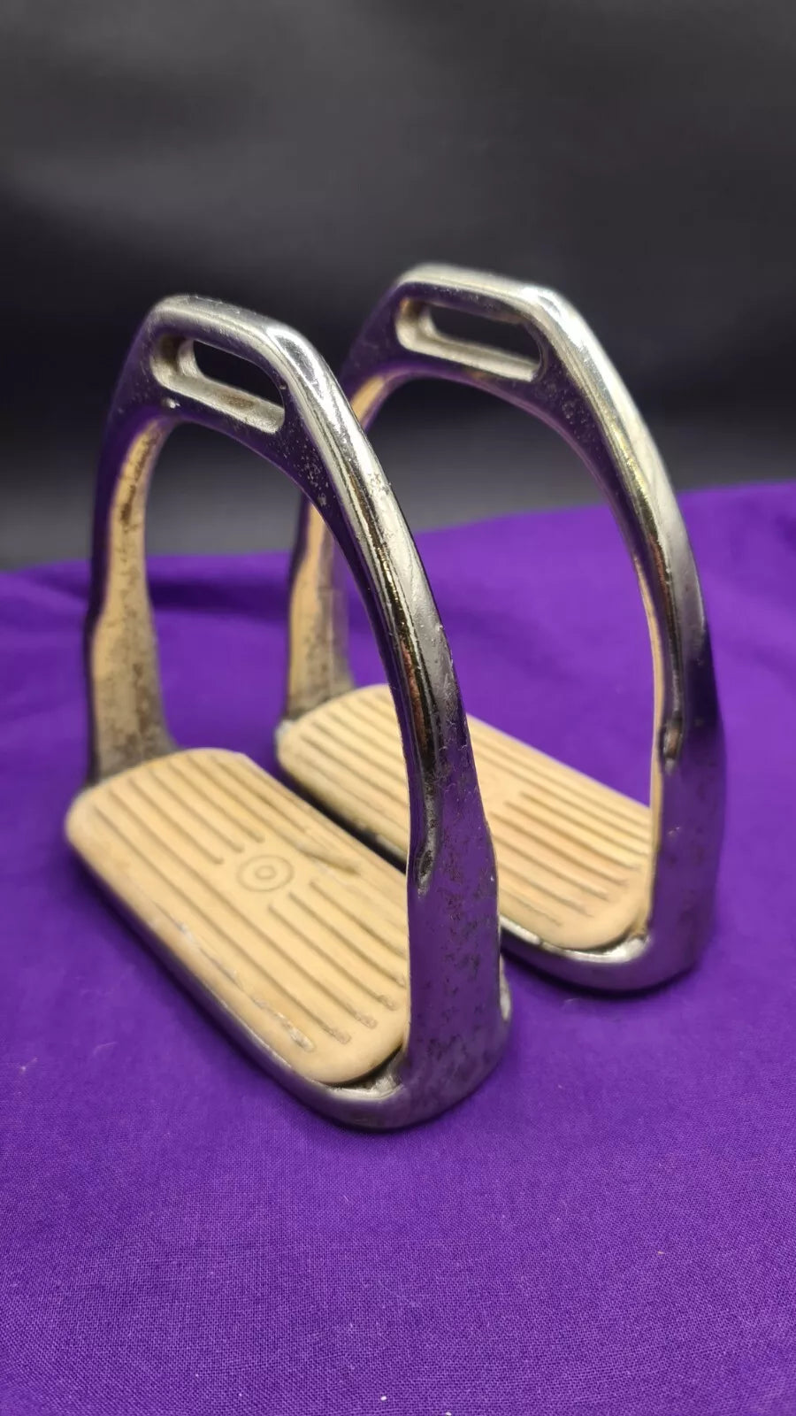 4.5" Metal Stirrups